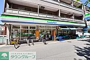 ファミリーマートまるいし祖師谷店 徒歩3分。コンビニ 190m