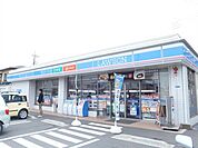 ローソン町田森の丘南店 318m