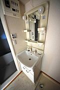 ★　独立洗面台で朝支度も楽々　★
