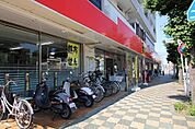 ツルハドラッグ 南林間駅前店 徒歩4分。ドラックストア 320m