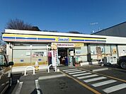 ファミリーマート谷保駅東店 徒歩8分。コンビニ 640m