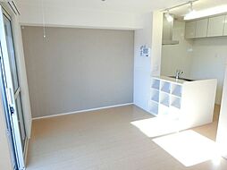 メルベーユおおたかの森　1号棟 107 1階1LDKのリビング/ダイニング