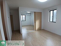 シオンジェルメ 102 1階1LDKのリビング/ダイニング