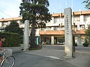 東部小学校 1700m