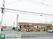 セブンイレブン 徒歩5分。コンビニ 330m