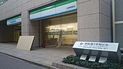 ファミリーマート日本橋兜町店 287m