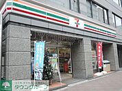 セブンイレブン 徒歩2分。コンビニ 130m
