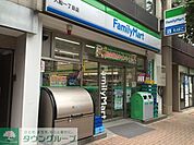 ファミリーマート入船一丁目店 徒歩2分。コンビニ 160m