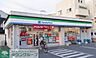 周辺：ファミリーマート千住あずま店 徒歩5分。 400m