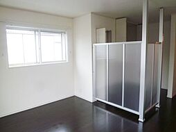 レラリュミェール 103 1階1Kのリビング/ダイニング