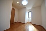 ★5.8帖の洋室・きれいなフローリングのお部屋です★