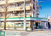 ファミリーマート狛江東和泉店 徒歩8分。 580m