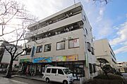 1，2階部分はテナントが入っています
