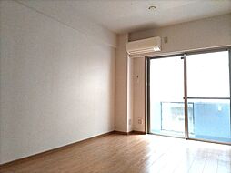 シルクドミトリー 106 1階ワンルームのリビング/ダイニング