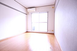 ハイツルミエール 102 1階ワンルームのリビング/ダイニング