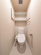 温水洗浄便座付♪　上部には収納スペースも♪