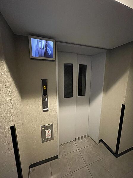 エレベーター付きなので重い荷物も楽に運べます♪