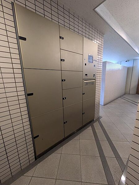宅配BOXもございますのでご不在時にうまく活用を!