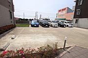 敷地内に駐車場あります