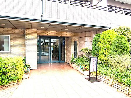 エントランスはオートロック付き♪