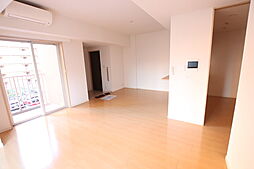 アールスタイルズ武蔵小杉 ウエスト 415 4階3LDKのリビング/ダイニング