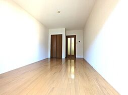 ヴィーナスホワイト参番館 203 2階1Kのリビング/ダイニング