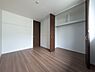 子供部屋：6帖の洋室はワイドなクローゼット付き♪