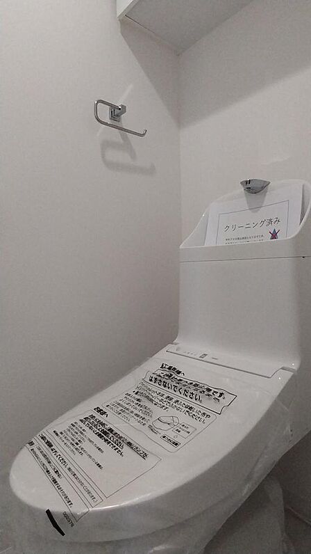 日常のデリケートな時間を優しくサポートする、温水洗浄便座を標準装備。デリケートな肌にも優しく、毎日のトイレタイムをよりクリーンで心地よい時間へと変えてくれます。