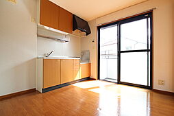 グランドパレスＣ 202 2階1LDKのリビング/ダイニング