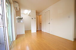 ヴィラベッラ 101 1階ワンルームのリビング/ダイニング