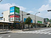 ダイソー 三和鶴川店まで350ｍ