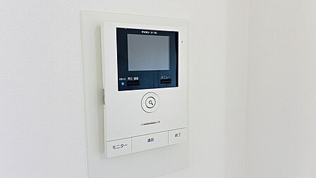 来客の顔が見えて安心!防犯性の高いTVモニター付き。