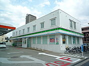 ファミリーマート 大宮桜木町店まで400ｍ