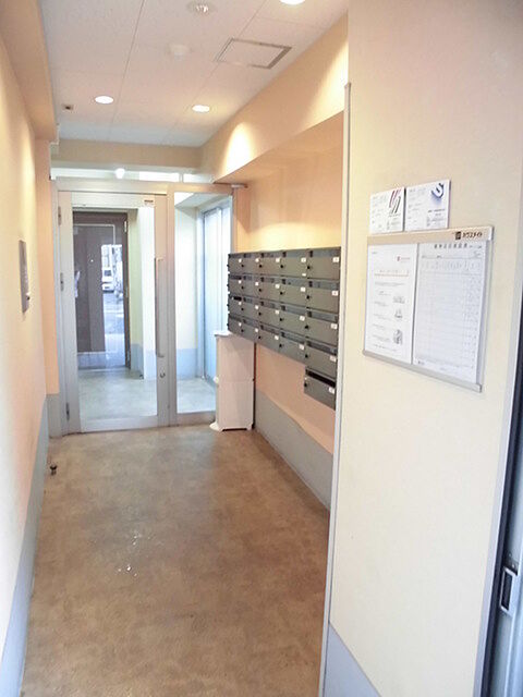 16 / 23