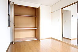 JR上越線 井野駅 3.8kmの賃貸アパート 1階2Kのリビング/ダイニング