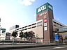 周辺：ショッピングセンター