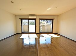 グリーンパレス 205 2階2LDKのリビング/ダイニング