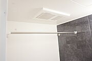 浴室乾燥機使用時に洗濯物を掛けられます★