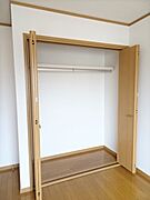 北側洋室のクローゼット※同タイプ参考写真