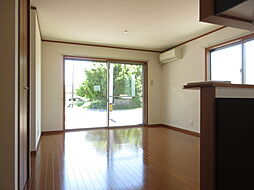 ジュール四番館Ｅ棟 1 1階2LDKのリビング/ダイニング