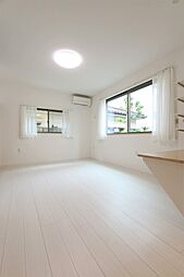 伊予鉄道市駅線 勝山町駅 徒歩9分の賃貸アパート 1階ワンルームのリビング/ダイニング