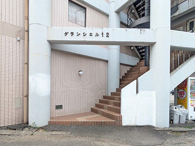 13 / 27