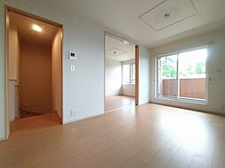 伊予鉄道横河原線 久米駅 バス7分 畑寺一丁地下車 徒歩8分の賃貸アパート 2階2LDKのリビング/ダイニング