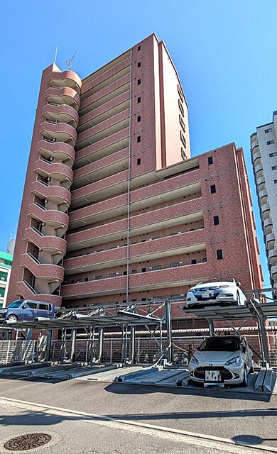 8 / 33