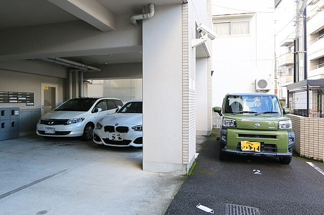 25 / 33
