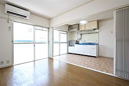 伊予鉄道郡中線 余戸駅 徒歩3分の賃貸マンション 1階2LDKのリビング/ダイニング