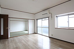 伊予鉄道横河原線 牛渕団地前駅 徒歩4分の賃貸マンション 2階3LDKのリビング/ダイニング