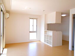 伊予鉄道高浜線 衣山駅 徒歩13分の賃貸アパート 2階2LDKのリビング/ダイニング