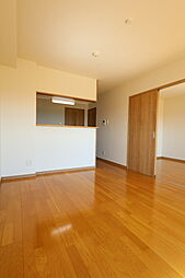 ファミーユ 303 3階2LDKのリビング/ダイニング