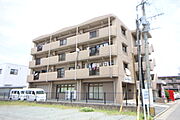 4階建ての鉄筋コンクリート造マンションです♪